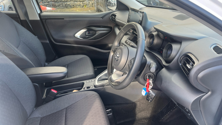 Toyota Yaris 1.5 Hybrid Design 5dr CVT Hybrid Hatchback